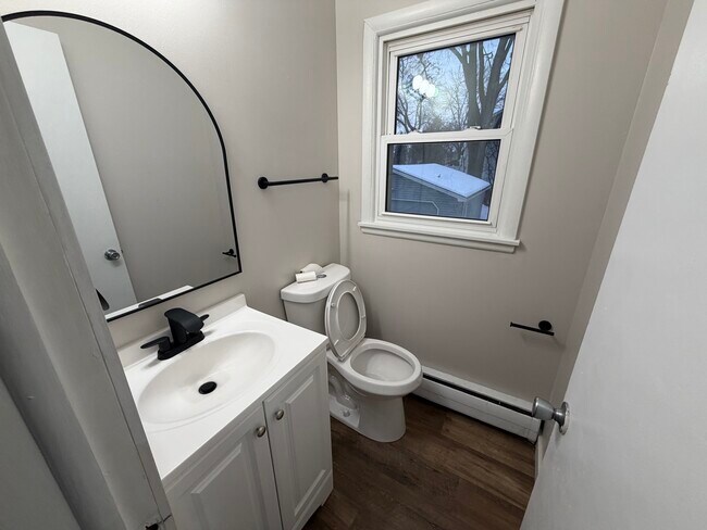 Foto del edificio - 212 42nd Ave NE