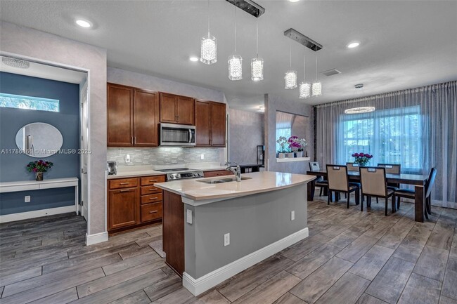 Foto del edificio - 3813 Greenway Dr