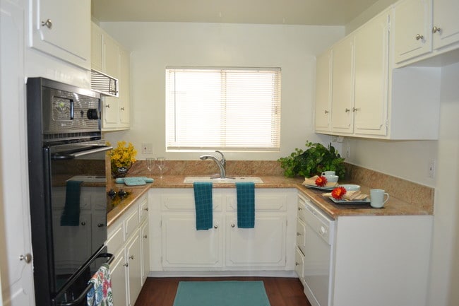 Kitchen with Granite Counters - The Continental Arcadia