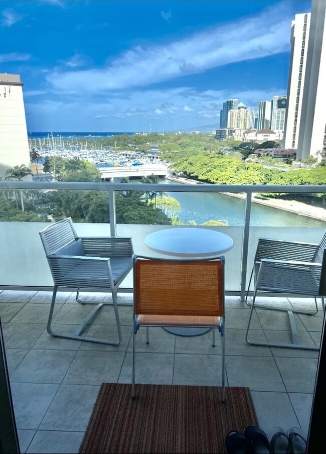 Building Photo - 1551 Ala Wai Blvd