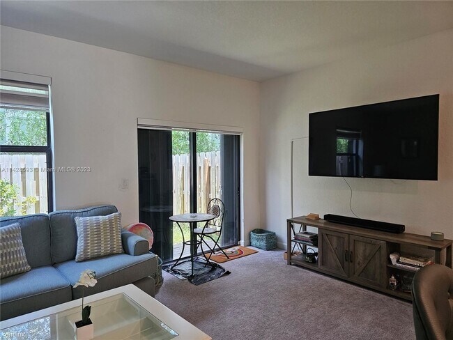 Foto del edificio - 3 br, 2.5 bath Townhome - 335 NE 208th Ter