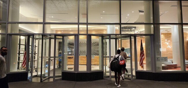 Building Photo - 606 W 57th St