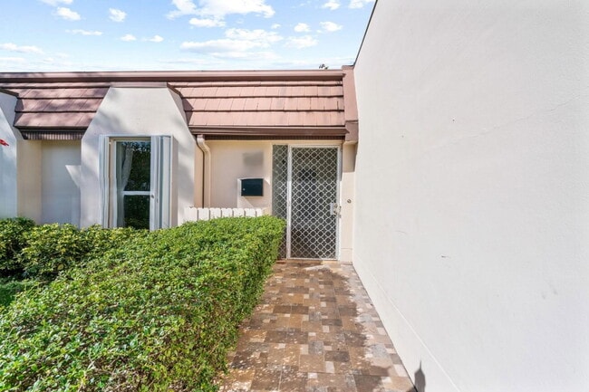 Photo - 7417 Twin Sabal Dr House