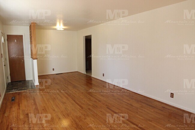 Foto del edificio - 1215 Lynnwood Dr