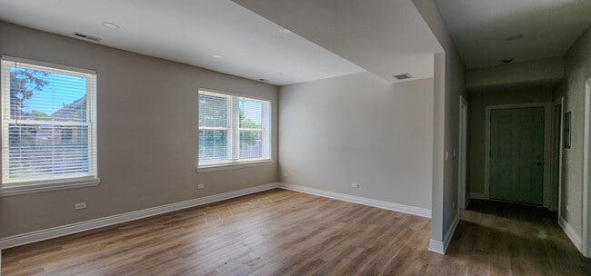 Building Photo - 2552 S Central Park Ave