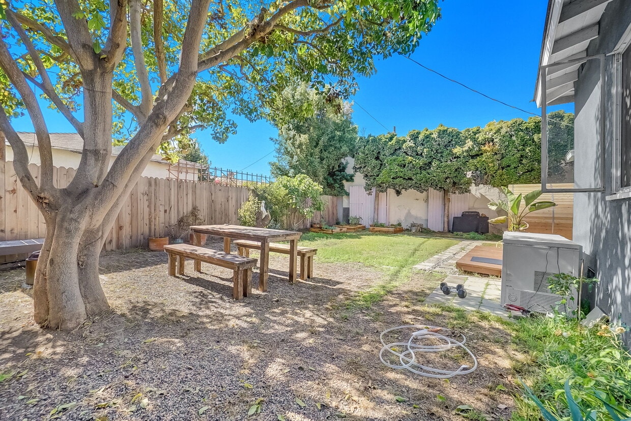 Building Photo - 4023 Alla Rd