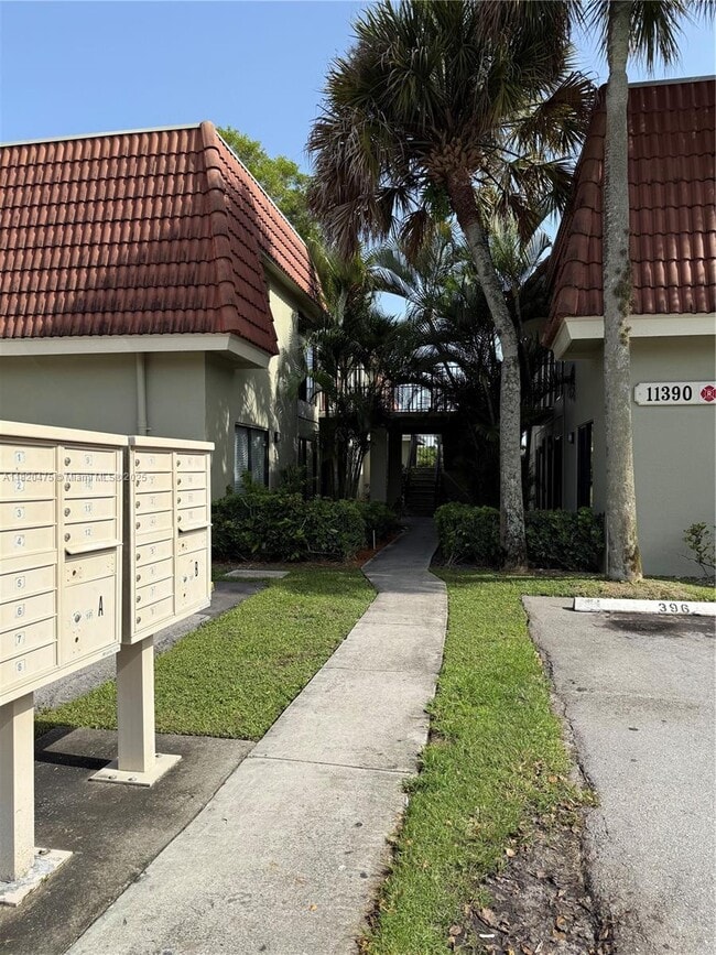 Building Photo - 11392 Royal Palm Blvd