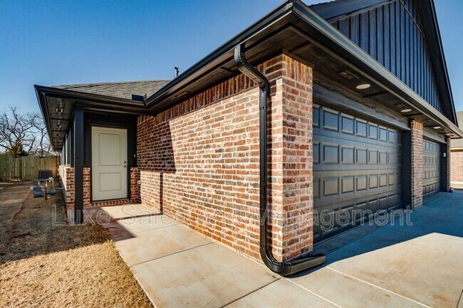 Foto del edificio - 11605 Mackenzie Wy