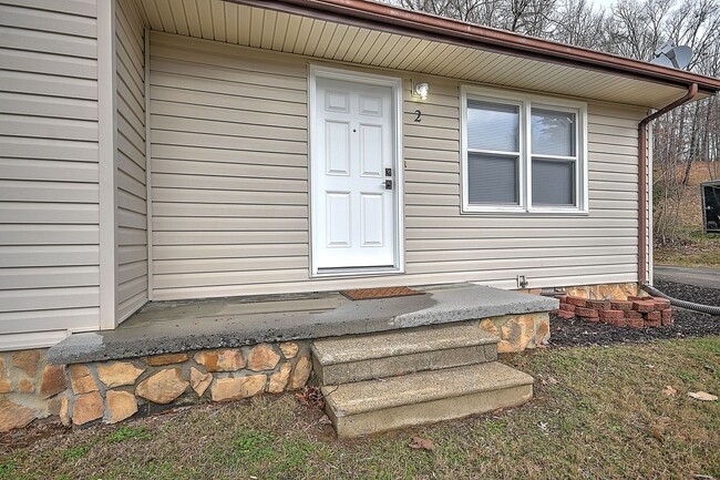 Building Photo - 2 Bedroom / 1 Bath Duplex  Kingsport TN