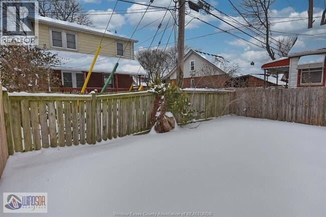 Photo du bâtiment - 1585 Church St