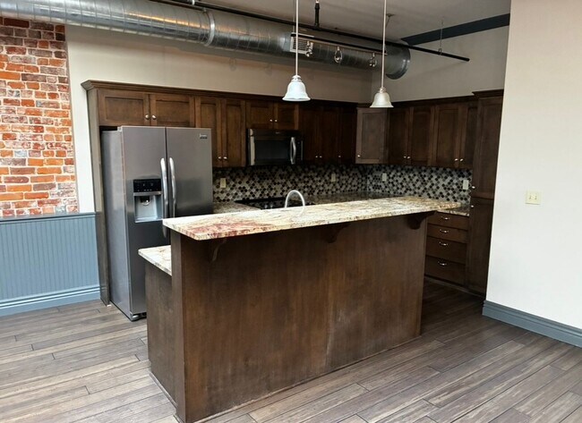 Building Photo - The Breezeway Apartments