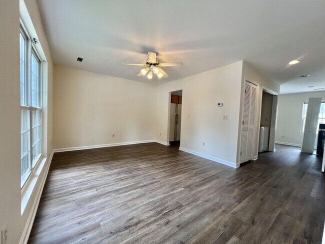Building Photo - 103 Greenwich Ct