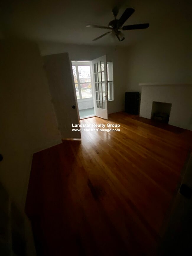 Building Photo - 4702 N Sacramento Ave
