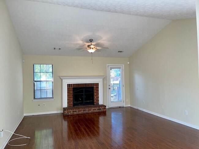 Foto del edificio - Spacious 3 Bed/2 Bath Ranch with Over 1800...