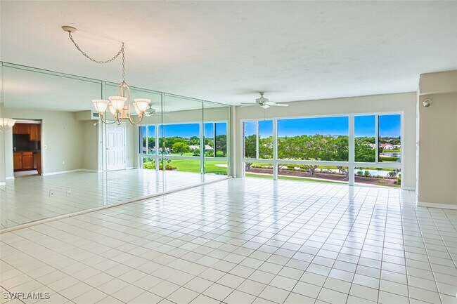Foto del edificio - 7430 Lake Breeze Dr