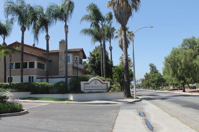Building Photo - ELEGANT REMODELED TOWNHOME WITH SPACIOUS P...