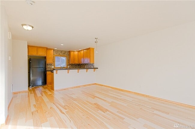 Building Photo - Charming 3-Story townhome located near Hig...
