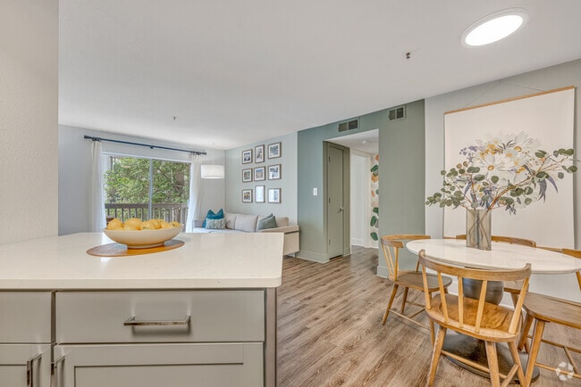 1BR, 1BA - 750SF - Dining Room - Virginia Highland Apartment Homes