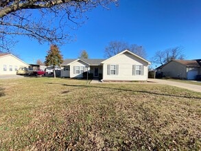 Building Photo - 711 Fields Ln