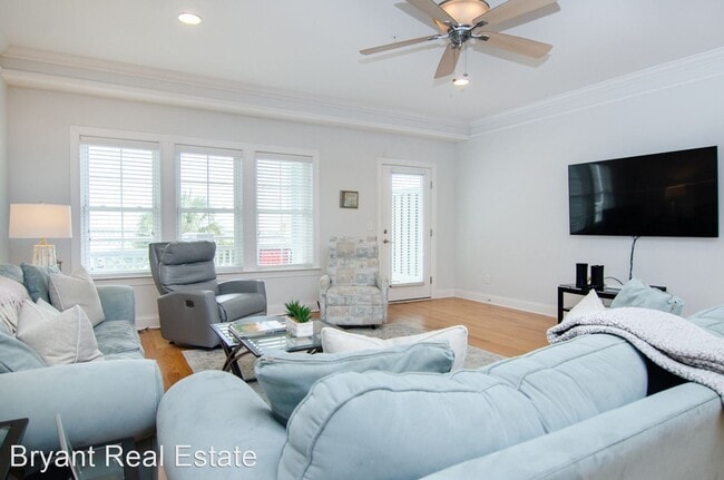 Building Photo - 4 br, 3.5 bath House - 202 Fort Fisher Blv...