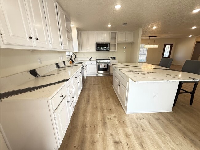 Foto del edificio - 15714 Torry Pines Rd