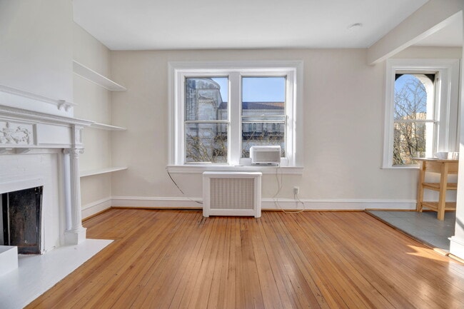 Building Photo - 1519 Park Rd NW