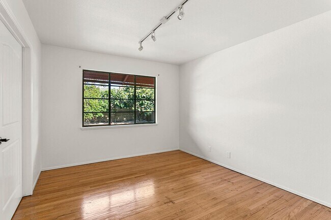 Foto del edificio - 2518 Fordham Dr