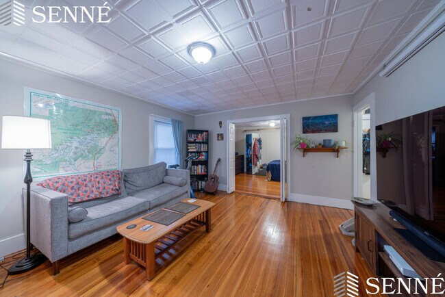 Building Photo - 204 3rd St