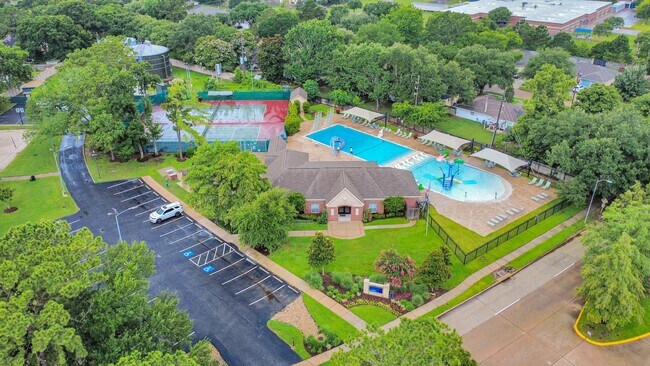 Building Photo - 16215 Cypress Trace Dr