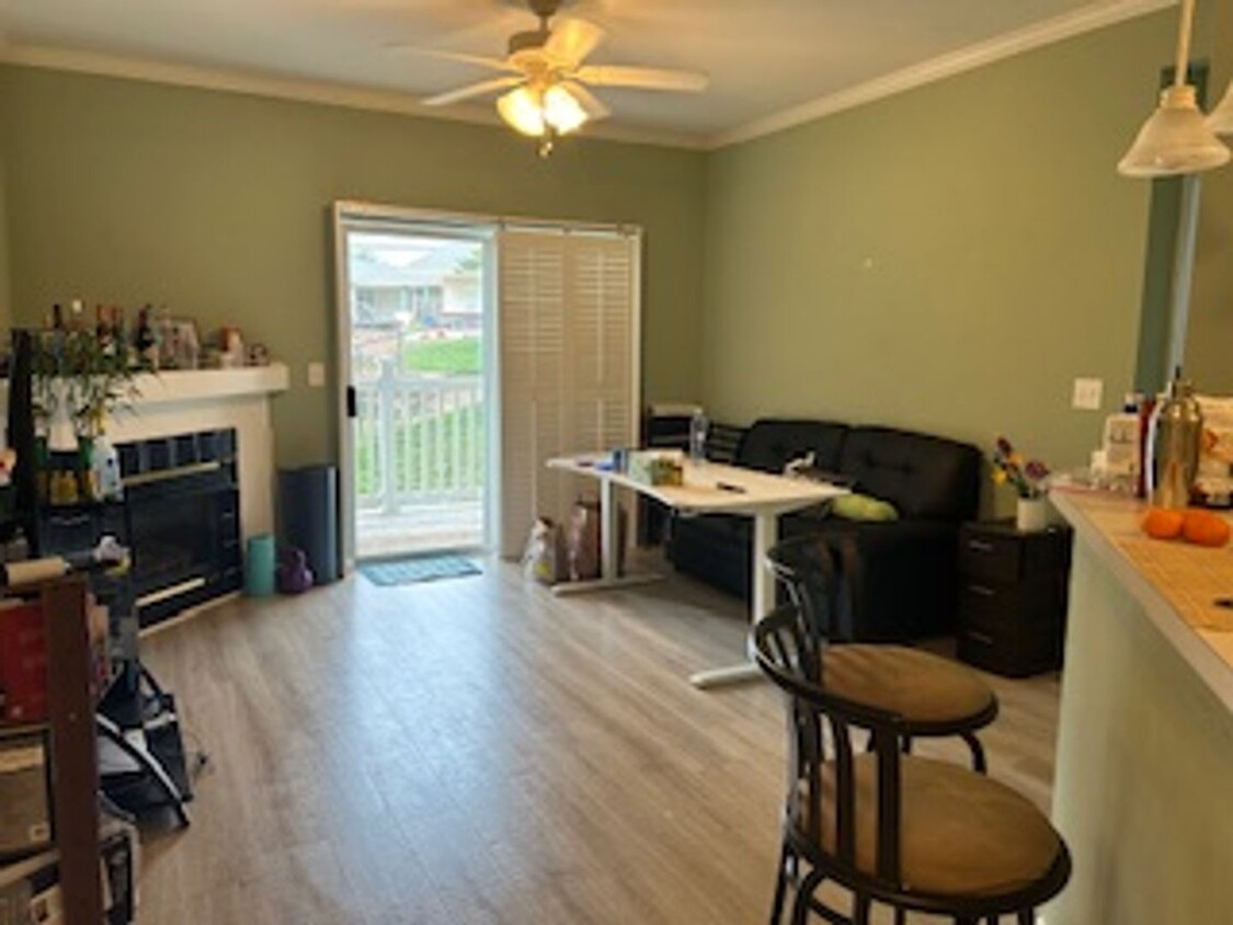 Foto principal - Near VCOM! 3 bedroom condo in Knollwood av...