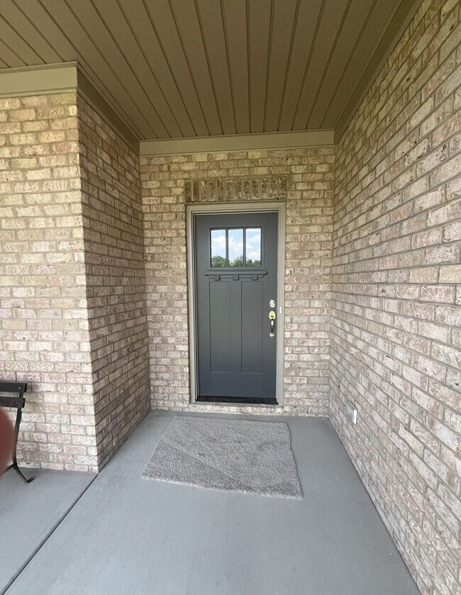 Foto del edificio - Luxury Townhouse in Summerfield NC