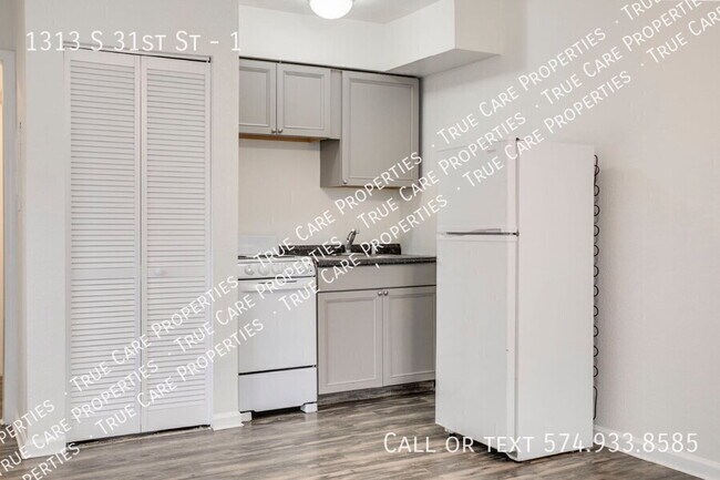 Building Photo - 1313 S 31st St