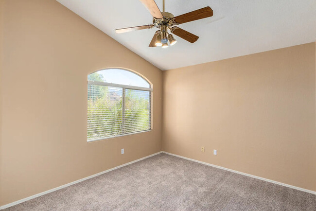 Foto del edificio - HOME FOR RENT