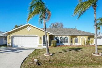 Building Photo - 239 Allworthy St