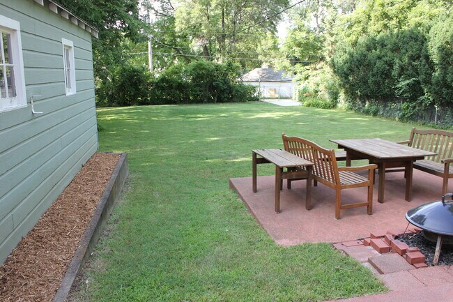 Large, private back yard - 2907 Arbor St