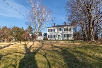 Building Photo - 267 N River Rd