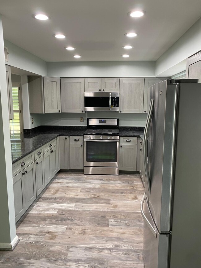 Building Photo - 8326 Linden Oaks Ct