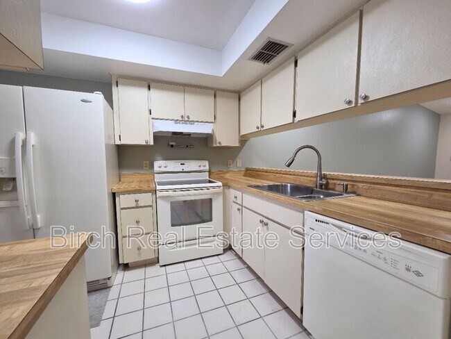 Foto del edificio - 2131 Ridge Rd S