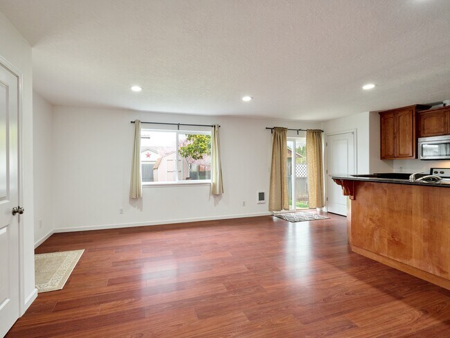 Foto del edificio - 1214 Alder Dr NE