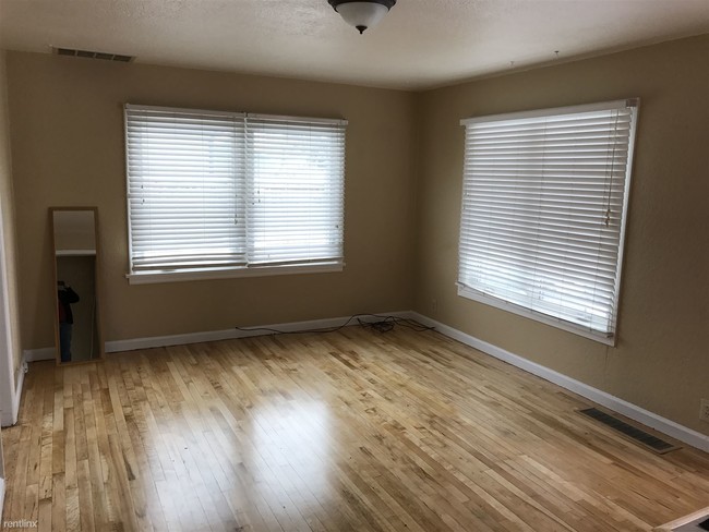 Building Photo - 3 br, 1 bath Apartment - 1309 Avenue C