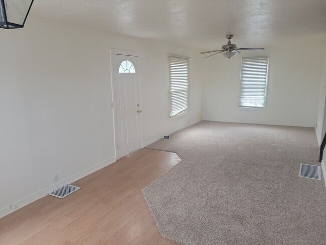 Foto del edificio - 3 bed, 2 bath house for rent in Shoshone, ID