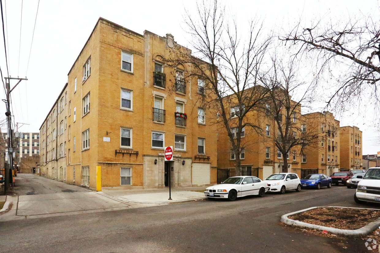 Primary Photo - 4815-4835 W Belle Plaine Ave