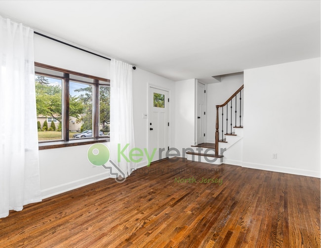 Building Photo - Sweet Clifton Cape on a Tree-Lined Street ...