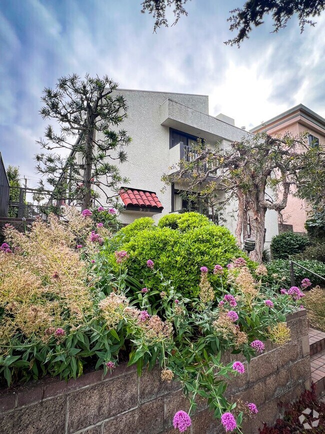 Building Photo - 922 Lincoln Blvd