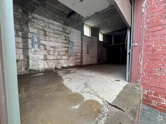 Building Photo - 439 Railroad St