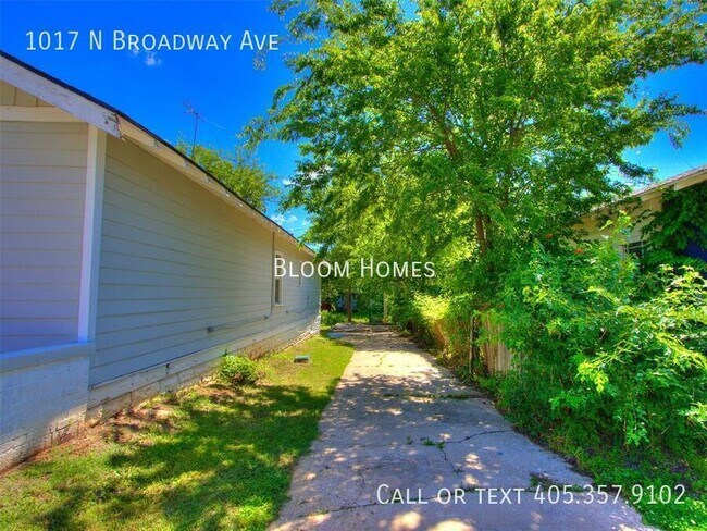 Building Photo - 1017 N Broadway Ave