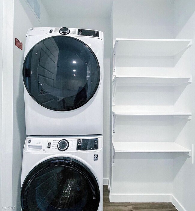 Foto del edificio - 1 br, 1 bath Condo - 1310 Leander Dr /1Bath