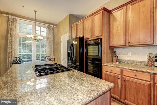 Foto del edificio - 1657 Colonial Hills Dr