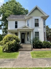Building Photo - 421 Main Cross St