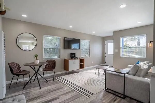Foto principal - 3540 Quimby St